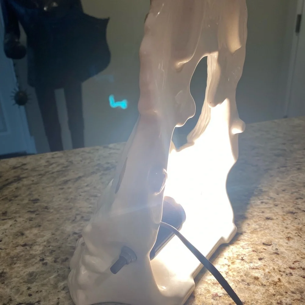 KRON MAGNOLIA & BUTTERFLY LAMP TEXAS
